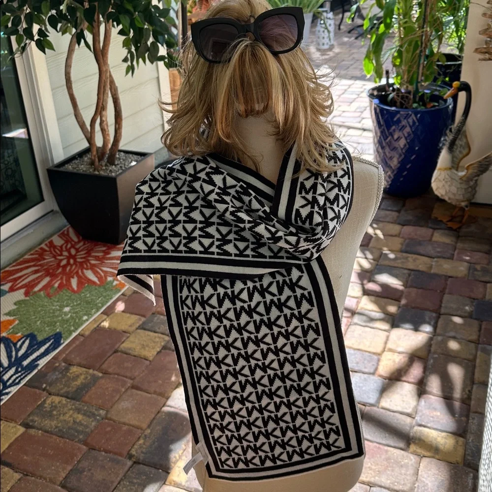 Michael Kors Geometric Black and White Scarf - Picture 2 of 4